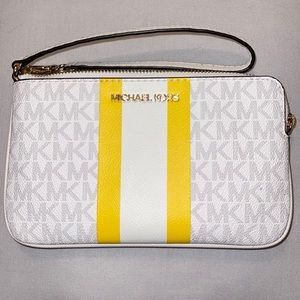 Authentic Michael Kors Jet Set wristlet